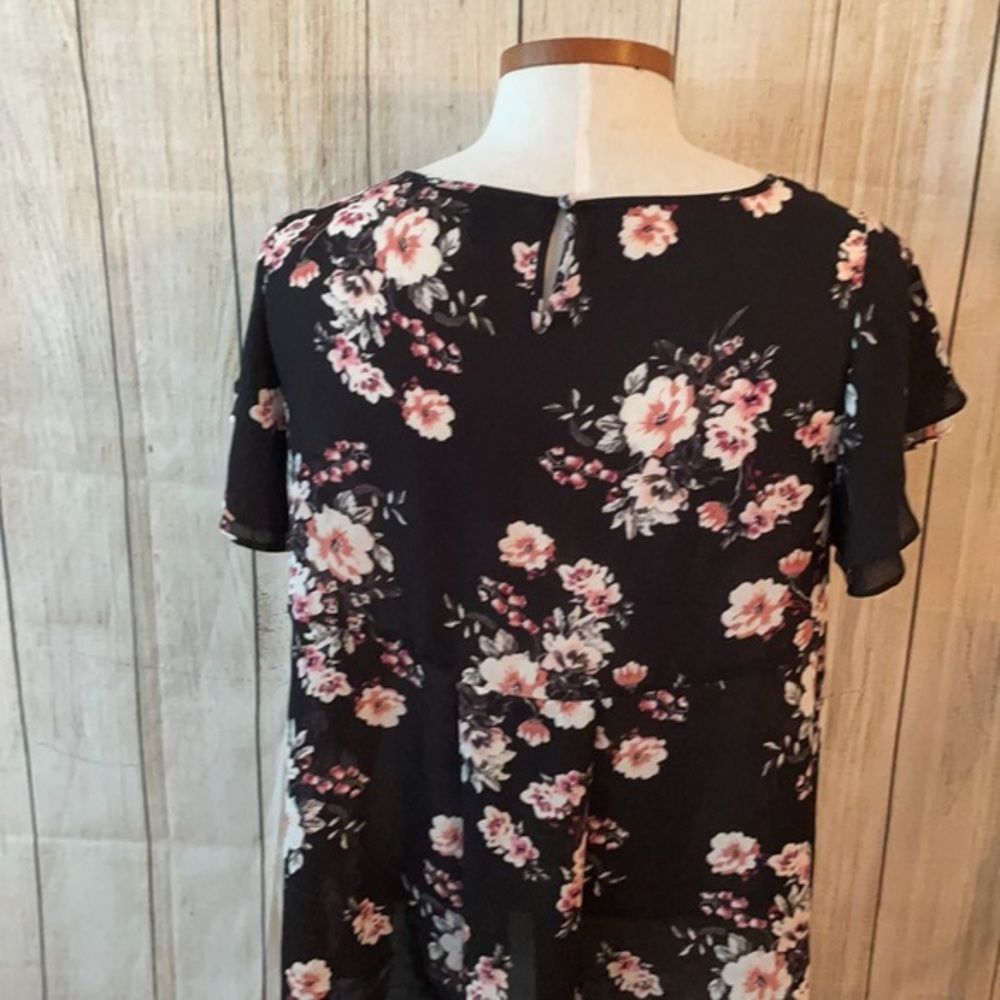Torrid Black Flowered Blouse 100% Polyester Size 1 - image 4